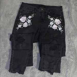 LAST CHANCE Skinny Ripped Jeans